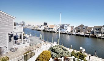 19 Centerboard Dr, Bayville, NJ 08721