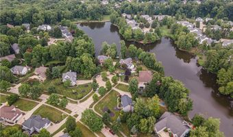 300 Lakeview Cir, Aurora, OH 44202