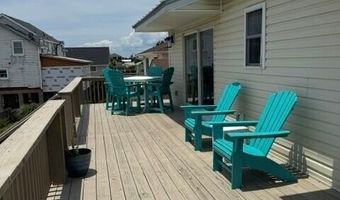 102 W Dobbs St, Atlantic Beach, NC 28512