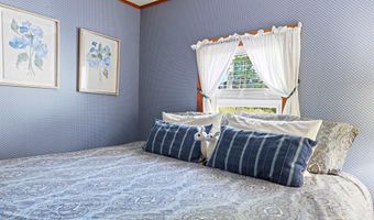 63 Lake Shore Dr, Barnstead, NH 03225