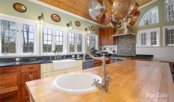 12 Riverview Dr, Bakersville, NC 28705