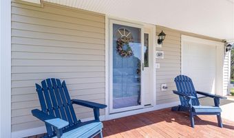 327 Corey Ln, Middletown, RI 02842