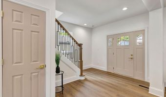 5819 Bramble Ave, Cincinnati, OH 45227