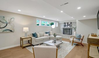 4006 JUSTINE Dr, Annandale, VA 22003