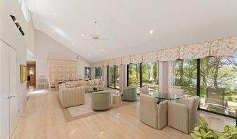 125 Woodruff Ave, Narragansett, RI 02882