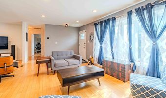 942 N MCKINLEY Rd, Arlington, VA 22205