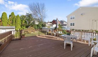 33 Coyne Ct, Bergenfield, NJ 07621