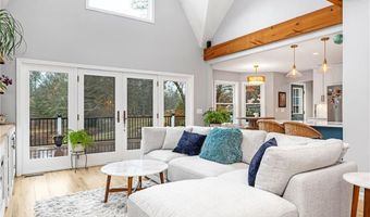 11 Pequot Ln, Hopkinton, RI 02804