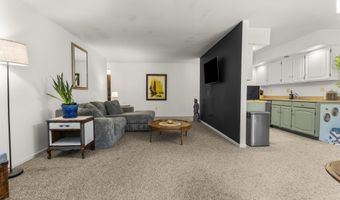 8 Carlisle Ct 8, Brookfield, CT 06804