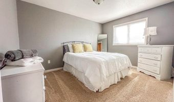 502 Granite Dr, Bismarck, ND 58503