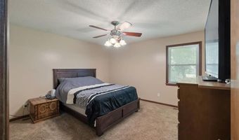 15629 Klamm St, Basehor, KS 66007