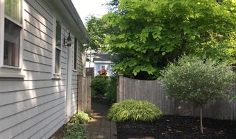 23 Seabreeze Dr, Bourne, MA 02532