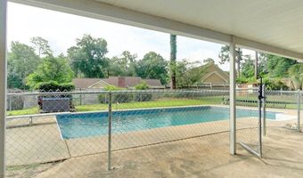 1402 Pineland Dr, Bainbridge, GA 39819