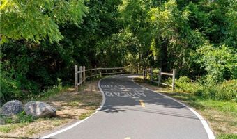 21 Clifton Rd, Bristol, RI 02809