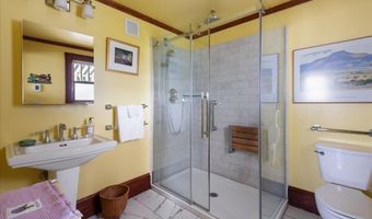 25 University Ter, Burlington, VT 05401