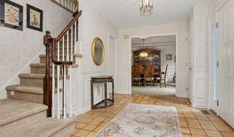 11 Tanglewood Dr, Danbury, CT 06811