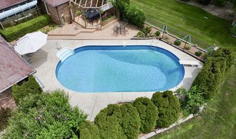 1521 Secretariat Ln, Indianapolis, IN 46217
