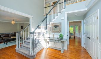 15 Tanglewood Dr, Andover, NJ 07848