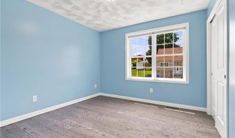 17 Ostend St, Johnston, RI 02919