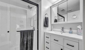255 PORTAGE LAKES Dr, Akron, OH 44319