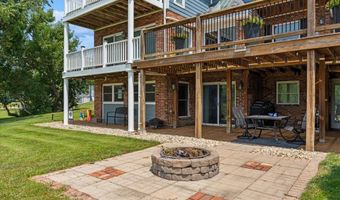 18 Woodland Hills Ct, Alton, IL 62002