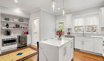 18 Breck Ave 18, Boston, MA 02135