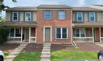 515 Ponds Edge Ln, Allentown, PA 18104