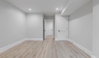 809 N KENMORE St, Arlington, VA 22201