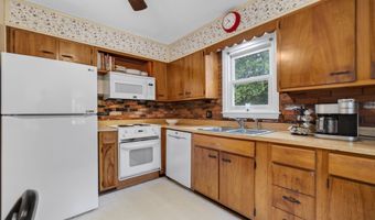 17 Hunters Path, Clinton, CT 06413