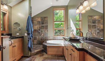 940 Pinecrest Ter, Ashland, OR 97520