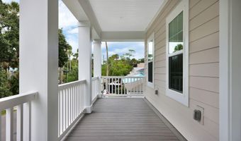 392 4TH St, Atlantic Beach, FL 32233
