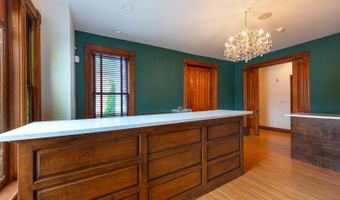 302 S Main St, Algonquin, IL 60102