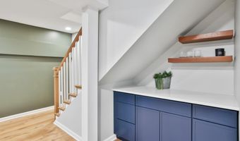 21663 OATLANDS Rd, Aldie, VA 20105