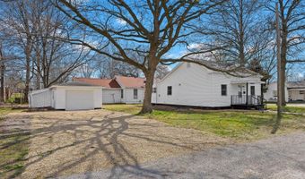 410 4th St, Carlyle, IL 62231