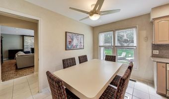 715 W Whiting Ln, Arlington Heights, IL 60004