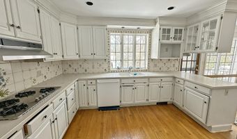 112 Oxford Pl, Bergenfield, NJ 07621