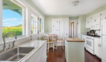 8 Taylor's Ln N, Little Compton, RI 02837