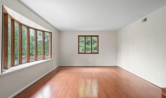 4100 DOWNING St, Annandale, VA 22003