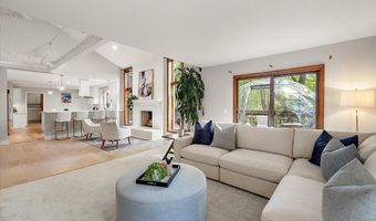 3427 E Dobson Pl, Ann Arbor, MI 48105