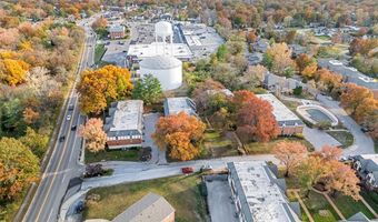 916 Claytonbrook Dr 1, Ballwin, MO 63011