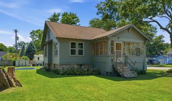 729 Smith St, Algonac, MI 48001