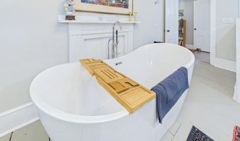1059 Washington St, Bath, ME 04530