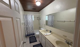 379 Lakepoint Rd, Alford, FL 32420