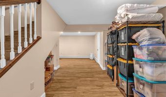 174 Rolling Meadow Dr, Bangor, ME 04401