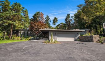 60 Alta Dl NE, Ada, MI 49301