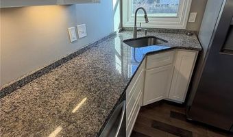 204 Hillsdale Dr, Ballwin, MO 63011