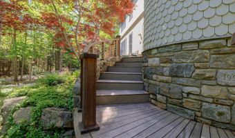 7 Greenway Ct, Bar Harbor, ME 04609