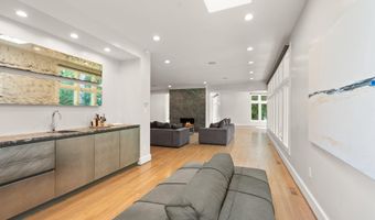 3100 N MONROE St, Arlington, VA 22207
