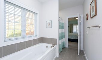 58 Granite Ln, Chester, NH 03036