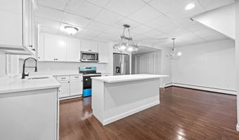 853 Oxford St S, Auburn, MA 01501